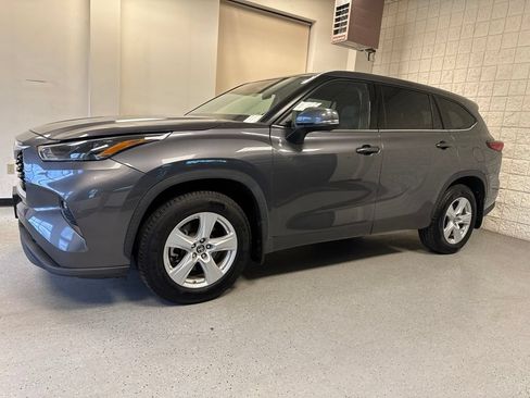 Used 2021 Toyota Highlander LE AWD/4WD image 39