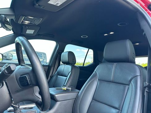 Used 2023 Chevrolet Traverse RS FWD image 15