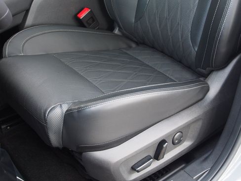 Used 2024 Nissan Rogue Platinum FWD image 19