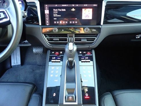 Used 2022 Porsche Macan image 28