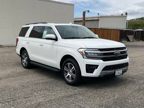 Used 2024 Ford Expedition XLT RWD image 8