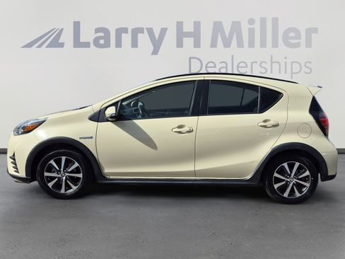 Used 2018 Toyota Prius C One FWD image 2