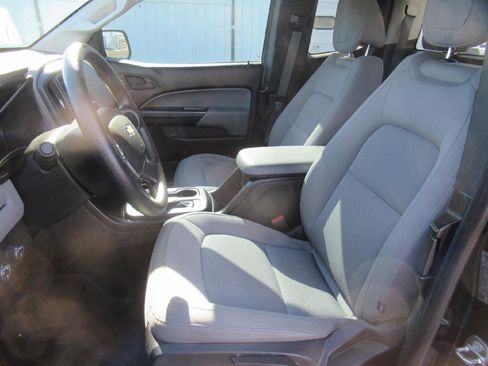 Used 2018 Chevrolet Colorado W/T w/ WT Convenience Package image 9