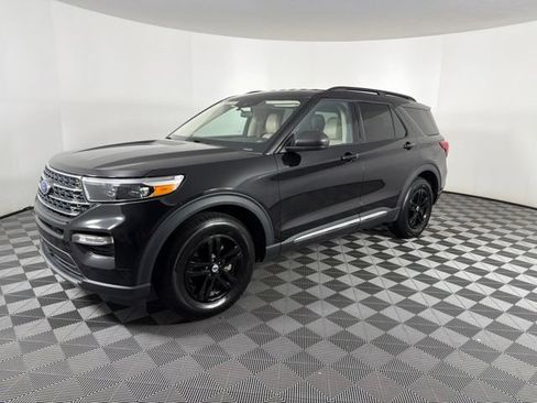 Used 2024 Ford Explorer XLT w/ Equipment Group 202A RWD image 3