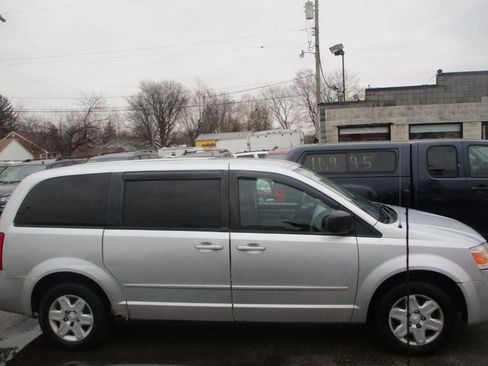 Used 2010 Dodge Grand Caravan SE FWD image 2