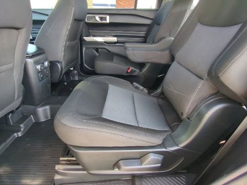 Used 2022 Ford Explorer XLT image 17