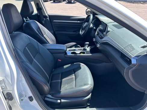 Certified 2024 Nissan Altima 2.5 SR FWD image 10