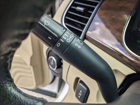 Used 2018 Ford Taurus Limited FWD image 28
