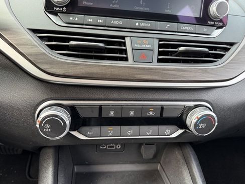 Used 2025 Nissan Altima 2.5 SV image 21