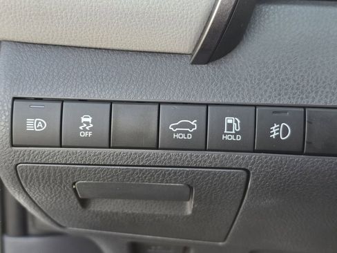 Used 2020 Toyota Camry SE image 14