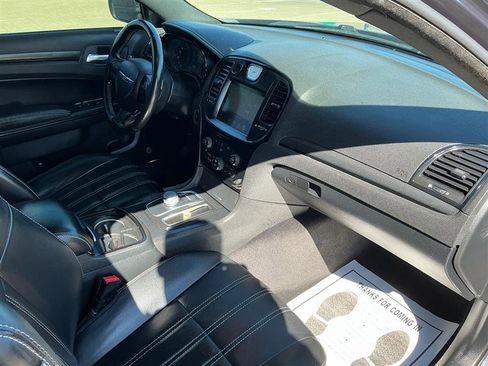 Used 2015 Chrysler 300 S image 33
