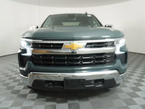 Used 2025 Chevrolet Silverado 1500 LT AWD/4WD image 2