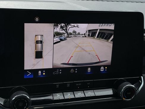 Used 2024 Chevrolet Colorado Trail Boss w/ Technology Package image 18