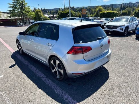 Used 2015 Volkswagen Golf 4-Door FWD image 5