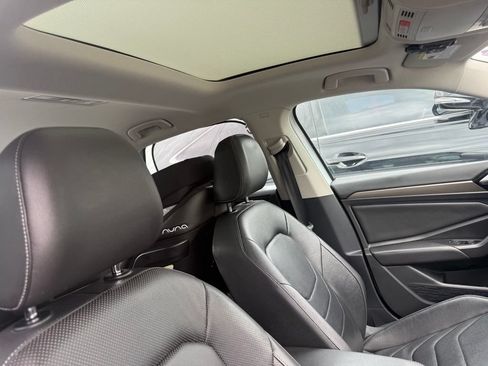 Used 2019 Volkswagen Jetta SEL Premium FWD image 3