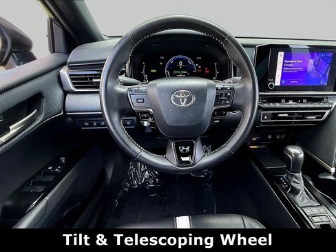 Used 2025 Toyota Camry SE image 8