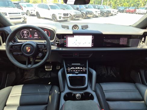 Used 2026 Porsche Cayenne GTS AWD/4WD image 25