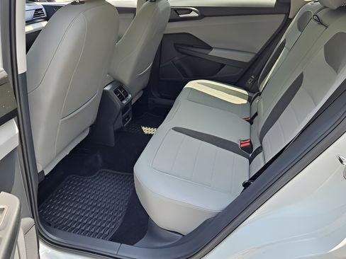 Certified 2023 Volkswagen Taos SE FWD image 9