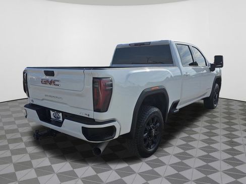 Used 2025 GMC Sierra 2500 AT4 AWD/4WD image 9