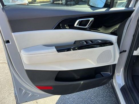 Used 2024 Kia Carnival EX image 14