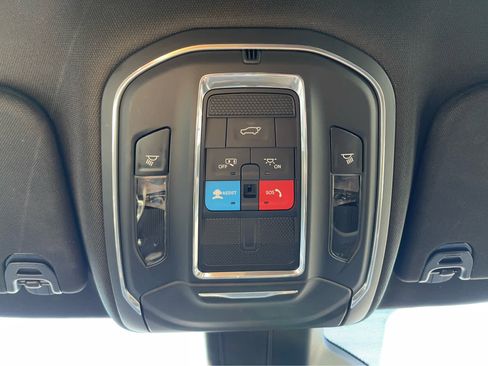 Used 2023 Jeep Wagoneer Series III w/ Preferred Equipment Group image 18