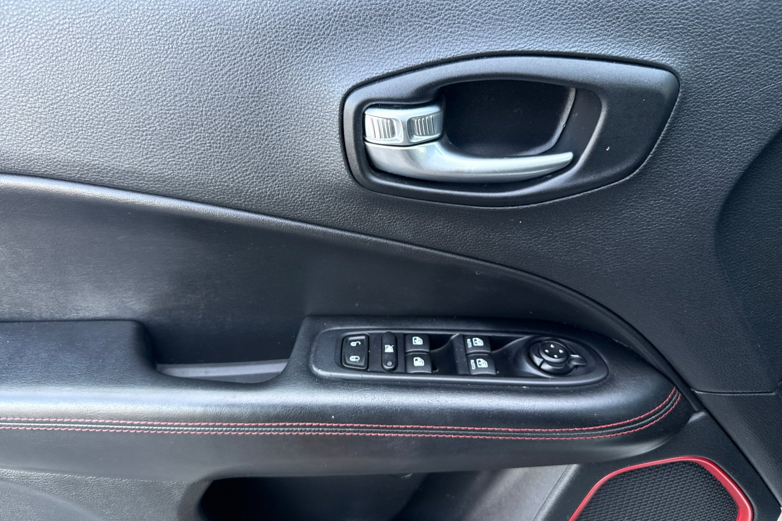 Used 2019 Jeep Compass Trailhawk AWD/4WD image 10