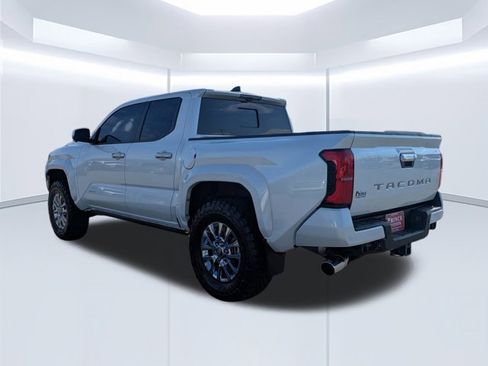 Used 2025 Toyota Tacoma Limited image 5