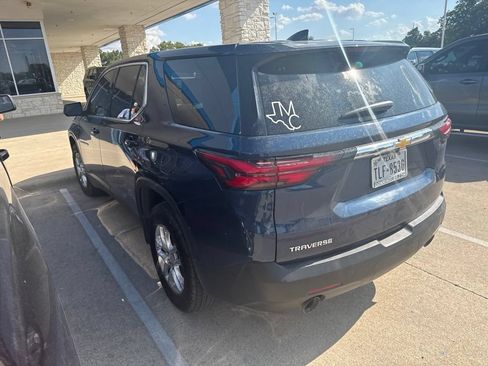 Used 2023 Chevrolet Traverse LS FWD image 2