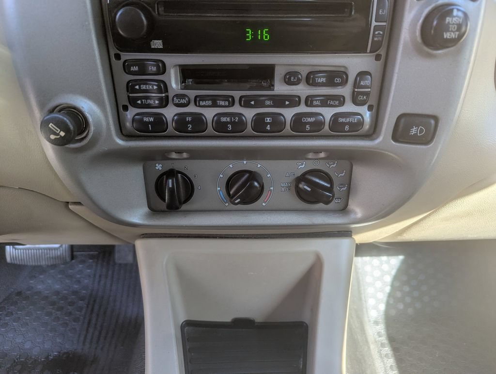 Used 2003 Ford Explorer Sport Trac XLS RWD image 20
