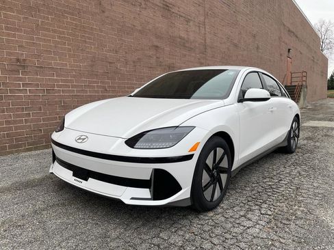 New 2025 Hyundai Ioniq 6 SE image 1