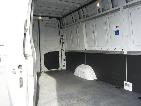 Used 2025 Mercedes-Benz Sprinter 2500 image 10