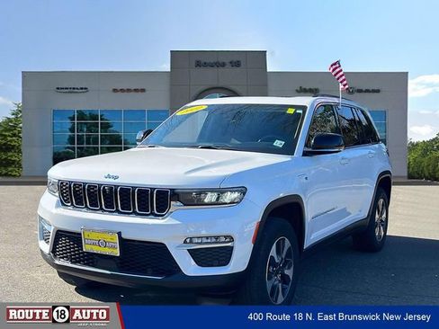 Used 2022 Jeep Grand Cherokee Limited 4xe w/ Luxury Tech Group II AWD/4WD image 2