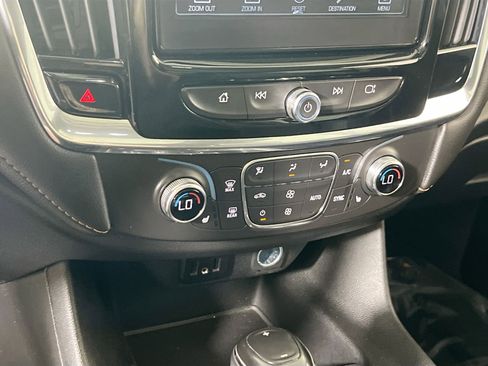 Used 2019 Chevrolet Traverse LT w/ LT Premium Package AWD/4WD image 16