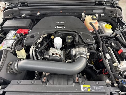 Used 2018 Jeep Wrangler Unlimited Sport S AWD/4WD image 28