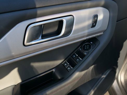 Used 2025 Ford Explorer Active w/ Active Comfort Package image 14