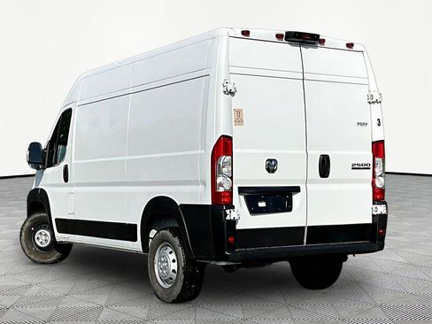 Used 2023 RAM ProMaster 2500 w/ Driver Convenience Group FWD image 4