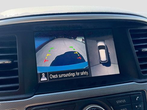 Used 2020 Nissan Pathfinder SL image 14