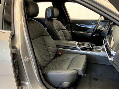Used 2024 BMW i7 eDrive50 RWD image 17
