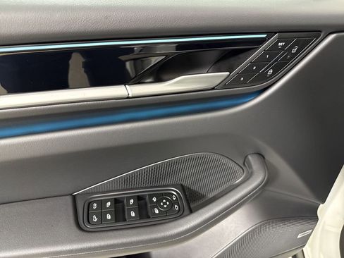 Certified 2025 Porsche Macan 4 Electric image 34