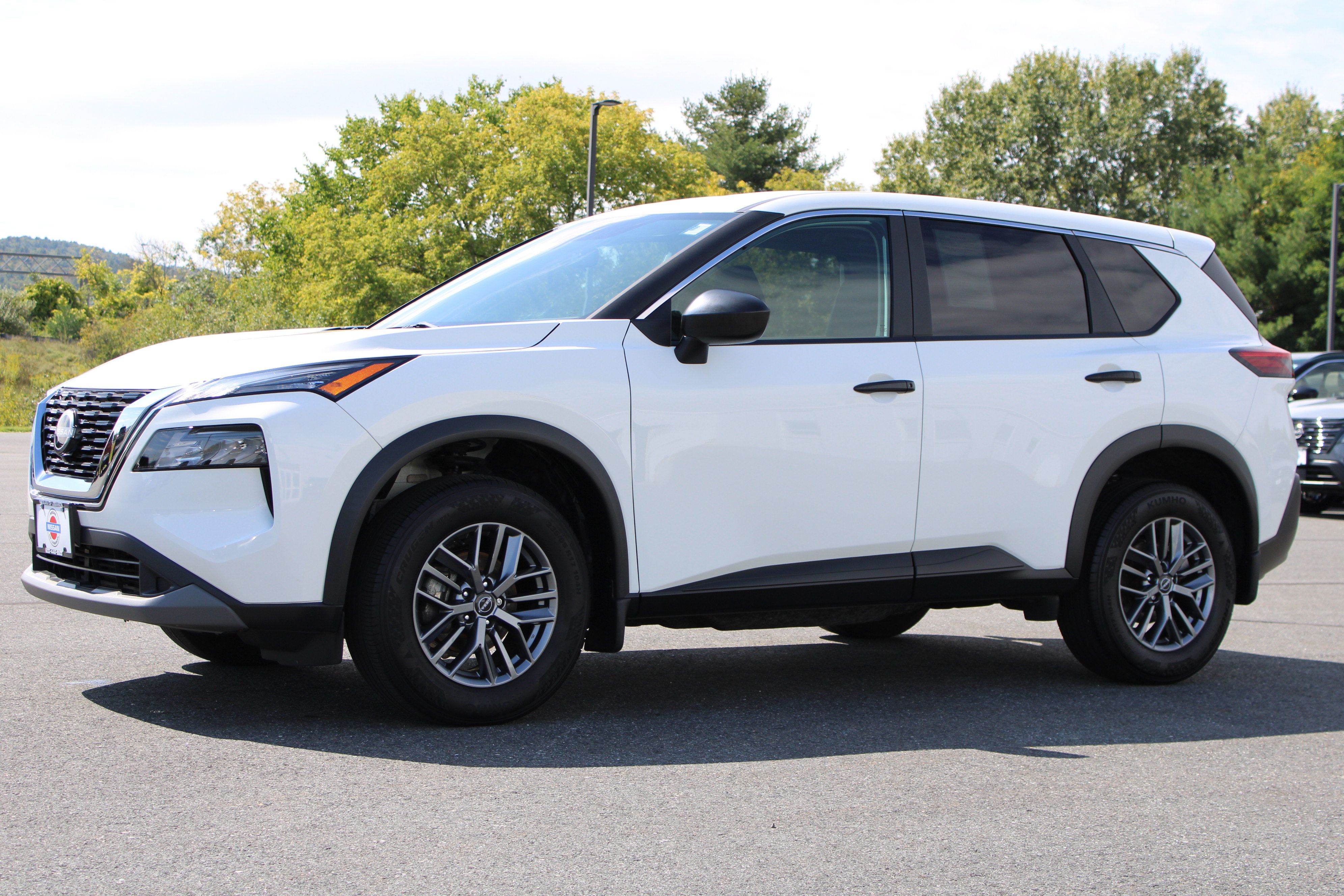 Used 2023 Nissan Rogue S AWD/4WD image 12
