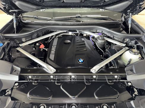 Certified 2025 BMW X7 xDrive40i w/ Executive Package image 35