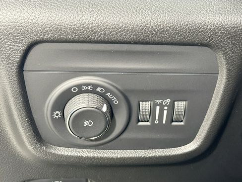 Used 2022 Jeep Grand Cherokee Overland w/ Luxury Tech Group IV image 10