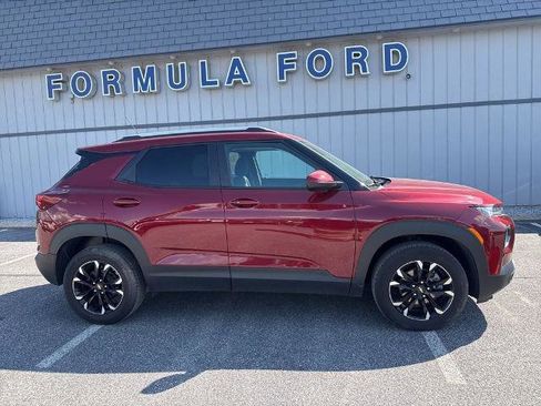Used 2023 Chevrolet TrailBlazer LT AWD/4WD image 2