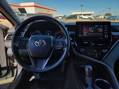 Used 2024 Toyota Camry SE image 11