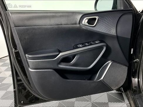 Used 2020 Kia Soul S FWD image 23