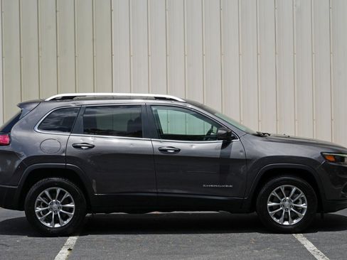 Used 2021 Jeep Cherokee Latitude Lux w/ Comfort/Convenience Group AWD/4WD image 49
