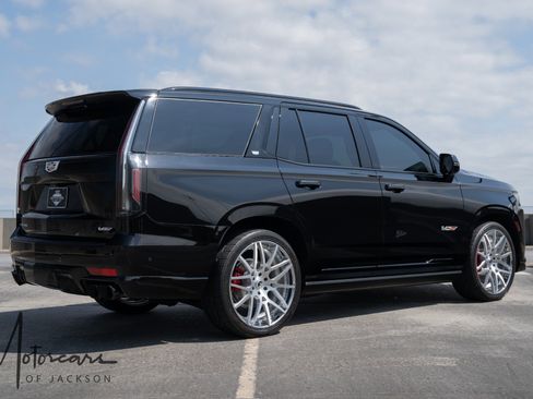 Used 2023 Cadillac Escalade V image 7