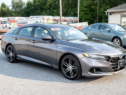 Used 2022 Honda Accord Touring image 2