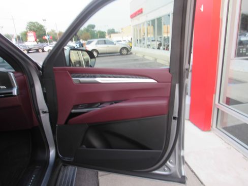 Used 2025 Cadillac Escalade ESV Sport w/ Touring Package AWD/4WD image 10