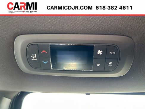 New 2027 Chrysler Pacifica Select FWD image 29